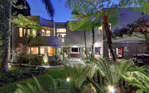 Photo: la maison de Adam Lambert en California.
